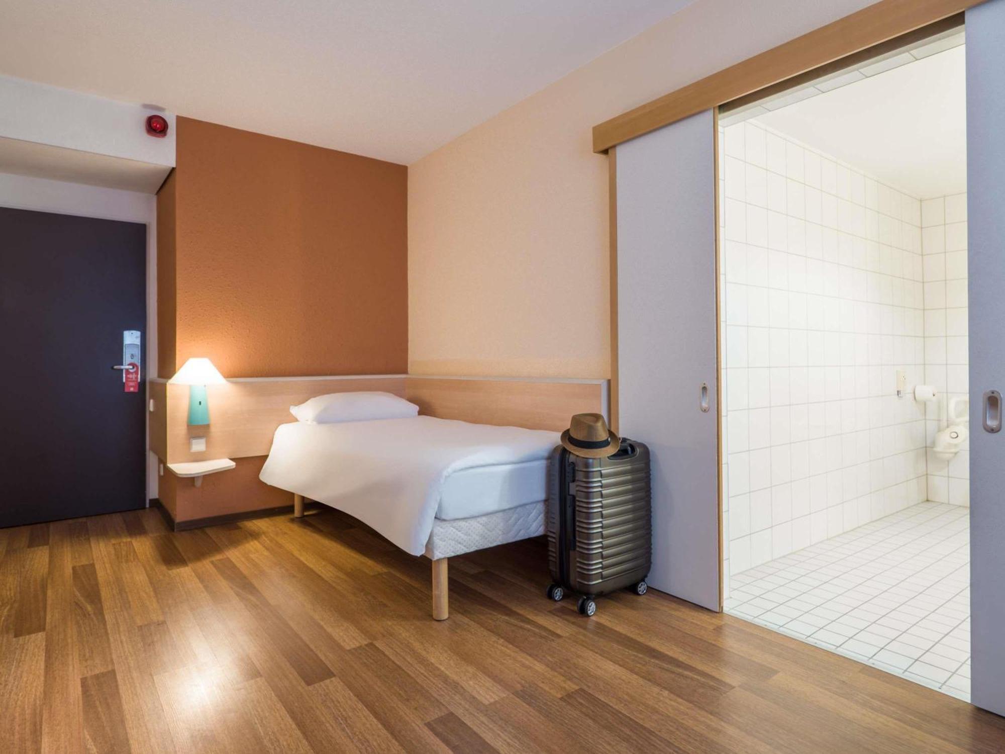 Standard Twin Room Accessible