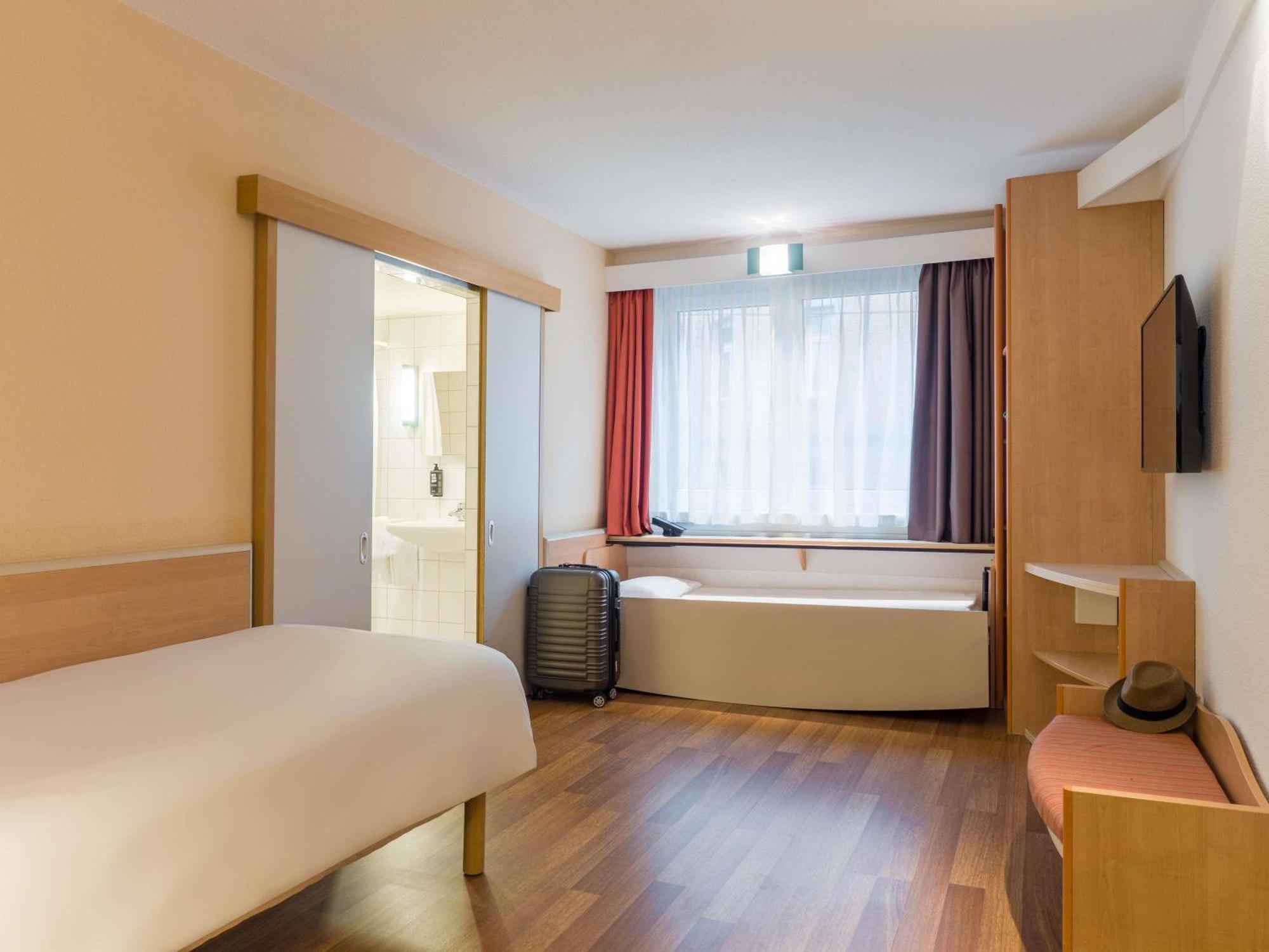 Standard Twin Room Two Twin Beds Accessible